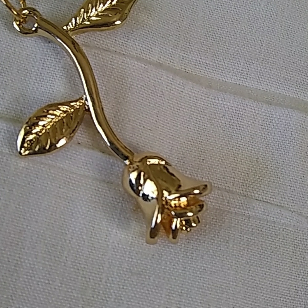 Uniquely beautiful rose pendant